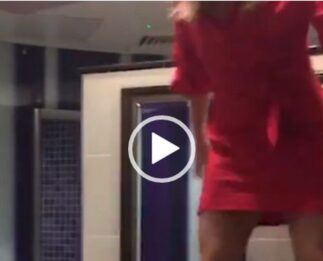 Te has preguntado alguna vez. Lo que hacen las mujeres en el baño cuando van juntas?
